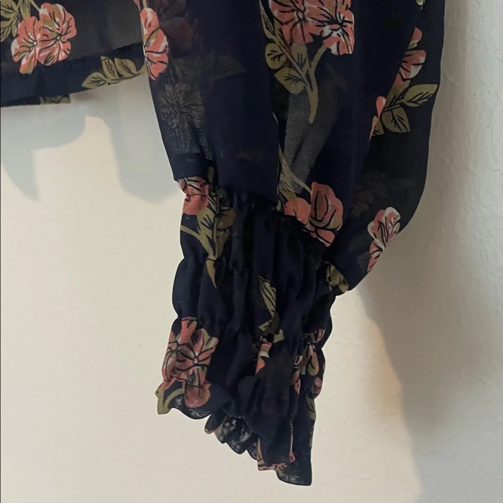 Passport Navy Floral Sheer Blouse Medium - Picture 7 of 8